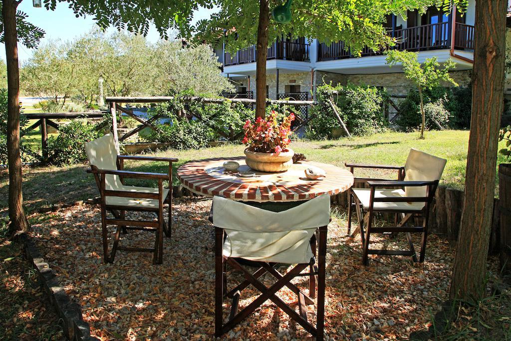 Dionysus Apartments & Suites Ierissos Exterior foto